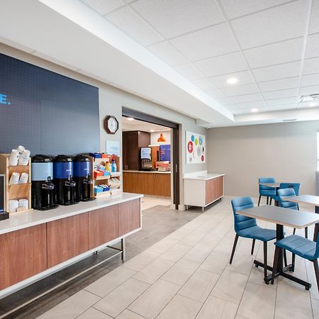 Holiday Inn Express Hastings By Ihg Exterior foto