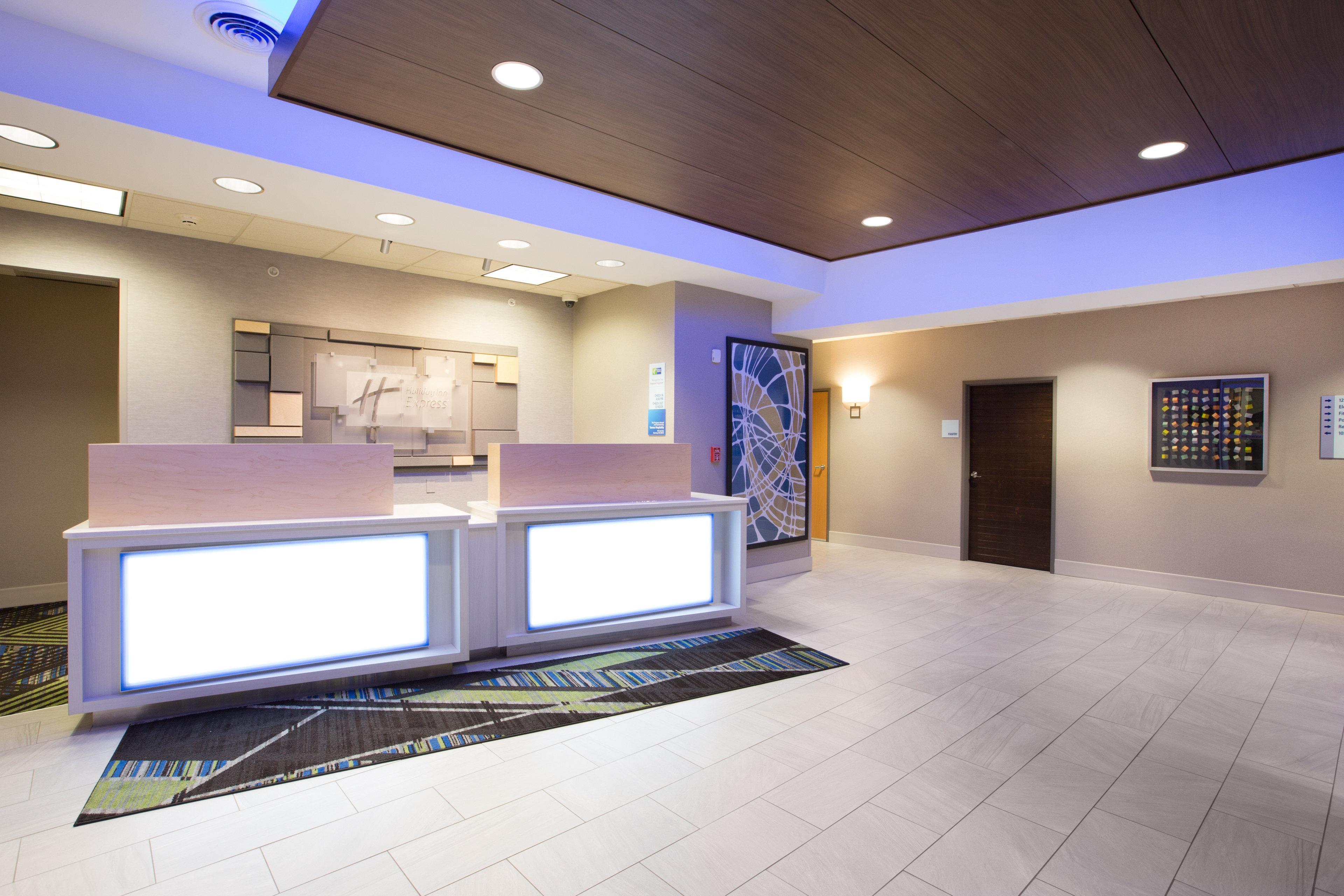 Holiday Inn Express Hastings By Ihg Exterior foto