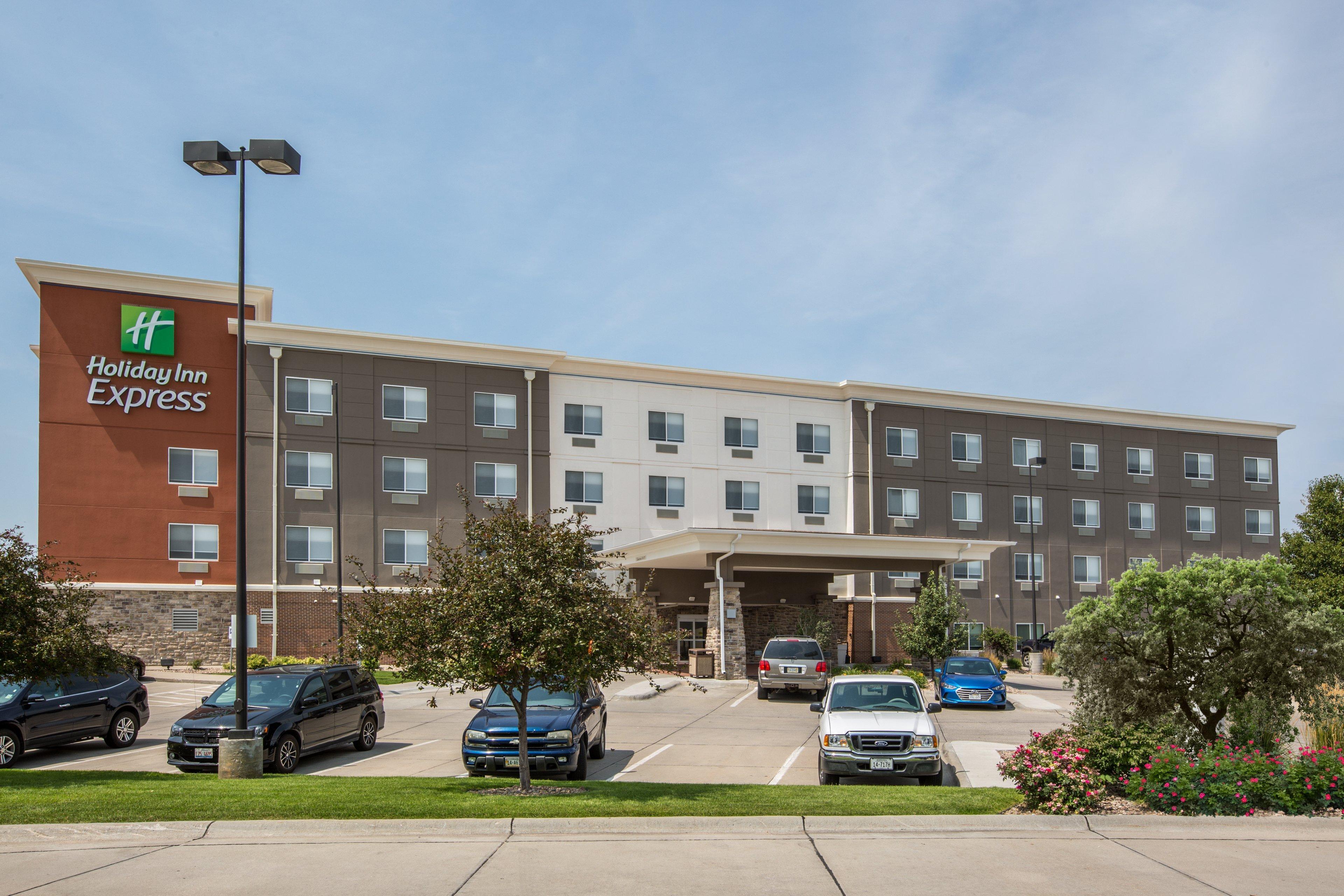 Holiday Inn Express Hastings By Ihg Exterior foto