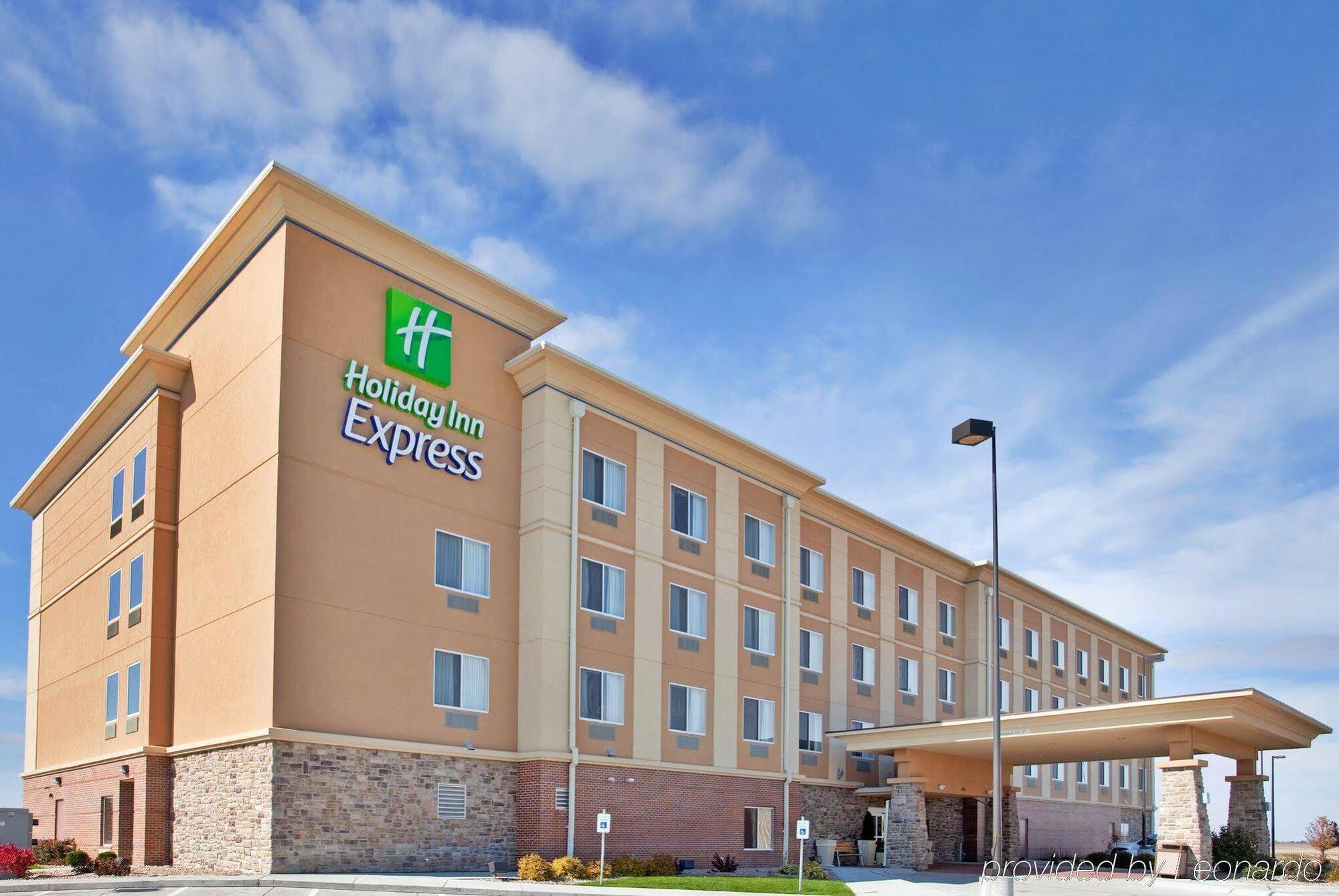 Holiday Inn Express Hastings By Ihg Exterior foto