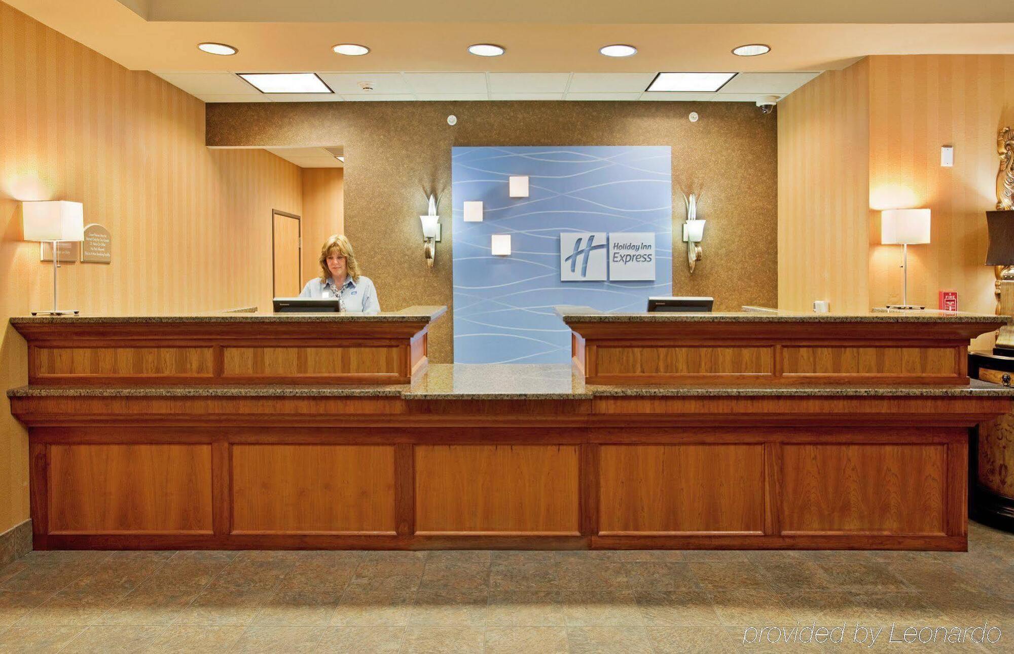 Holiday Inn Express Hastings By Ihg Exterior foto